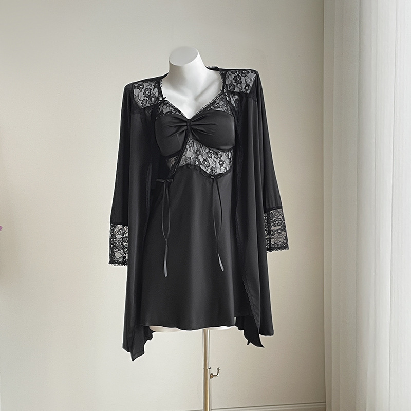 Kétszemélyes éjszakai szett jégselyemből: V-nyakú hosszú ujjú felső és rövid szoknya, tavasz-ősz viselet