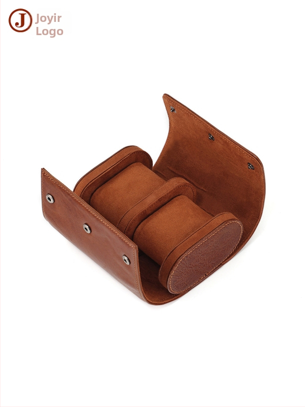 Tõelist lehmakarva nahast kellade hoiukarp, käsitöö, kaasaskantav reisile; tolmukindel ja vibratsioonikindel. Pakendamise kogus: 1 tk; Päritolu: Guangzhou; Trükitud LOGO: Jah; Kohandamine: Jah; Licentsiseeritav privaatmärk: Jah.