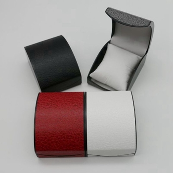 Ívelt óradoboz flip-toppal, külső texturált műbőr bevonattal, belső fehér velúr, ezüstös hot-stamping díszítés, márka Zhanhui