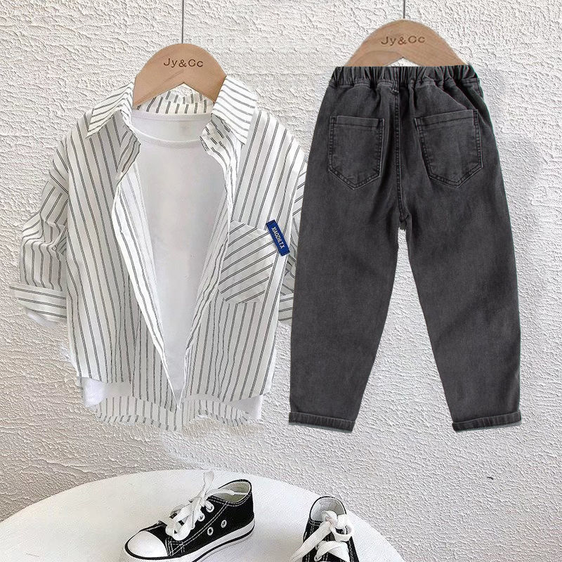 Fiúknak szóló háromrészes szett: hosszú ujjú ing és nadrág, rácsos mintázat, őszre