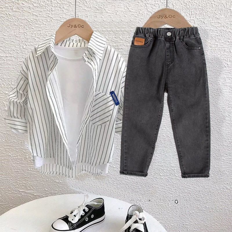 Fiúknak szóló háromrészes szett: hosszú ujjú ing és nadrág, rácsos mintázat, őszre