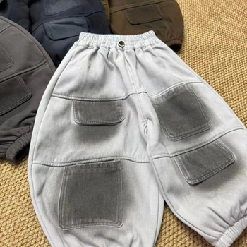 Gyerekeknek készült koreai stílusú egyenes nadrág, puha kezeléssel készült anyag, poliészter 70–80%, középső derekú, elasztikus öv