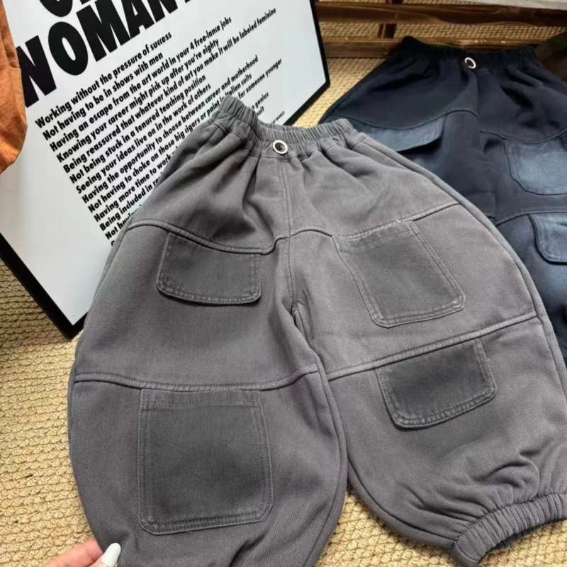 Gyerekeknek készült koreai stílusú egyenes nadrág, puha kezeléssel készült anyag, poliészter 70–80%, középső derekú, elasztikus öv