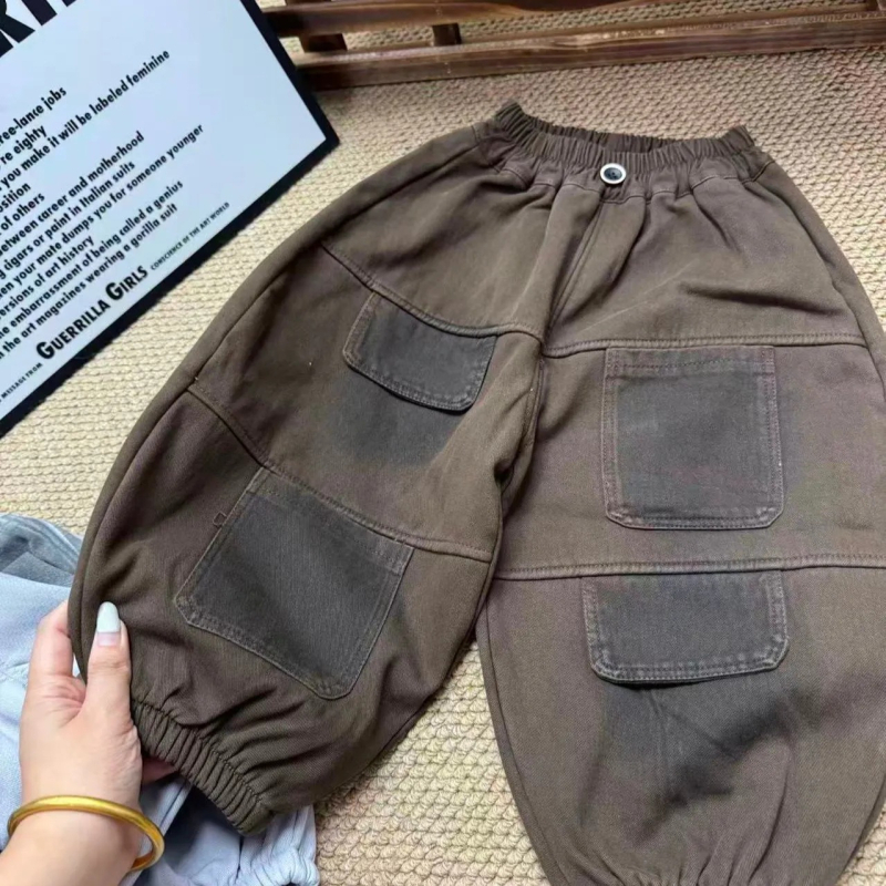 Gyerekeknek készült koreai stílusú egyenes nadrág, puha kezeléssel készült anyag, poliészter 70–80%, középső derekú, elasztikus öv