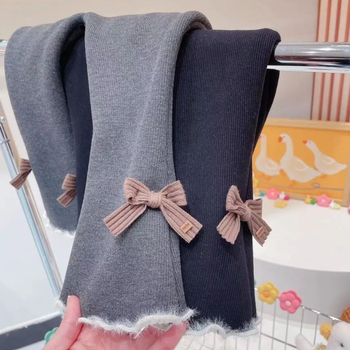 Детски момичешки панталони с подплата от полар, леко висок еластичен и разкроени крачоли, есен-зима, корейски стил. Спецификации: EVA тъкан; основна материя: зайчи пух 71–80%; възраст: 0–1 г.; сезон: зима.