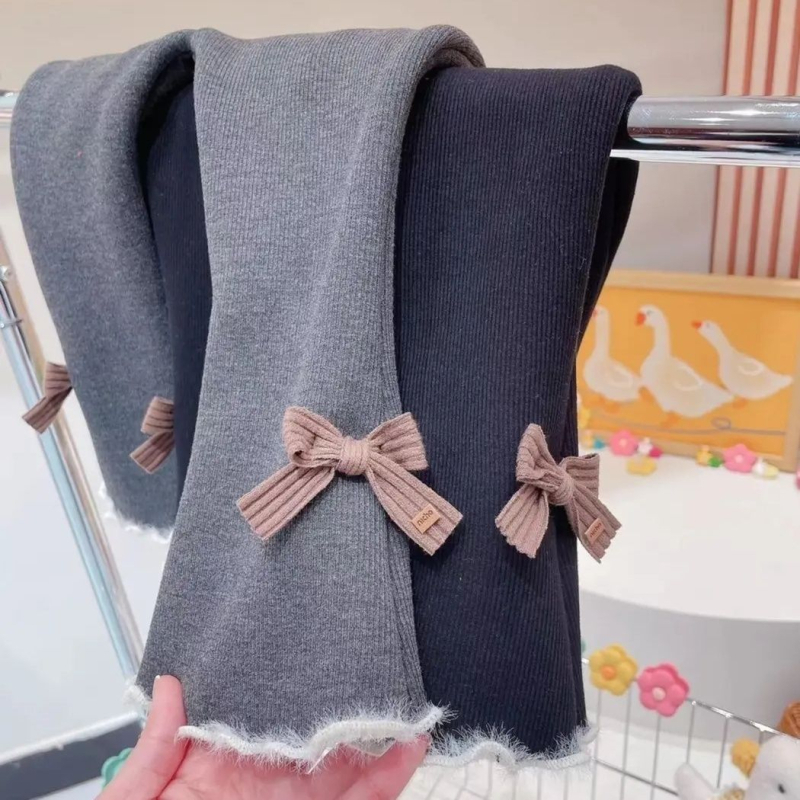 Детски момичешки панталони с подплата от полар, леко висок еластичен и разкроени крачоли, есен-зима, корейски стил. Спецификации: EVA тъкан; основна материя: зайчи пух 71–80%; възраст: 0–1 г.; сезон: зима.