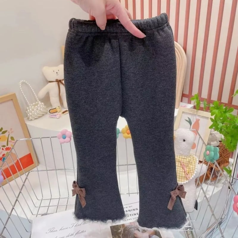 Детски момичешки панталони с подплата от полар, леко висок еластичен и разкроени крачоли, есен-зима, корейски стил. Спецификации: EVA тъкан; основна материя: зайчи пух 71–80%; възраст: 0–1 г.; сезон: зима.