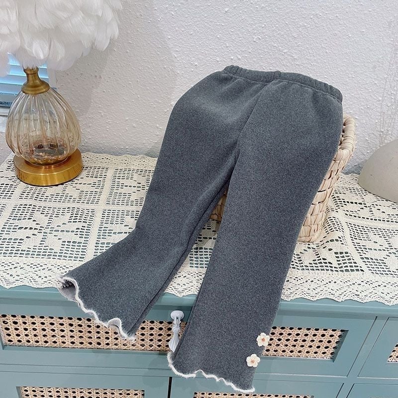 Детски момичешки панталони с подплата от полар, леко висок еластичен и разкроени крачоли, есен-зима, корейски стил. Спецификации: EVA тъкан; основна материя: зайчи пух 71–80%; възраст: 0–1 г.; сезон: зима.