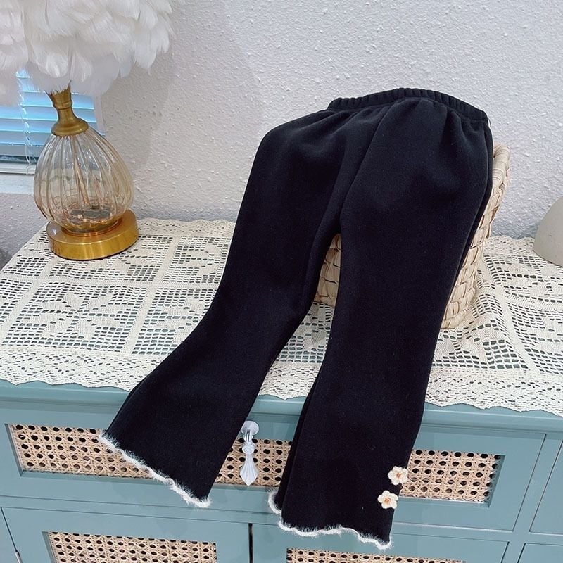 Детски момичешки панталони с подплата от полар, леко висок еластичен и разкроени крачоли, есен-зима, корейски стил. Спецификации: EVA тъкан; основна материя: зайчи пух 71–80%; възраст: 0–1 г.; сезон: зима.