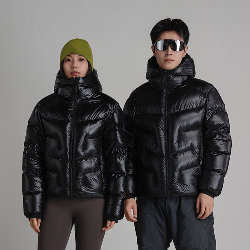 Pehelydzseki kapucnival, rövid fazon, uniszex, töltet 86-90% kacsa toll, hideg elleni védelem -30°C/-15°C