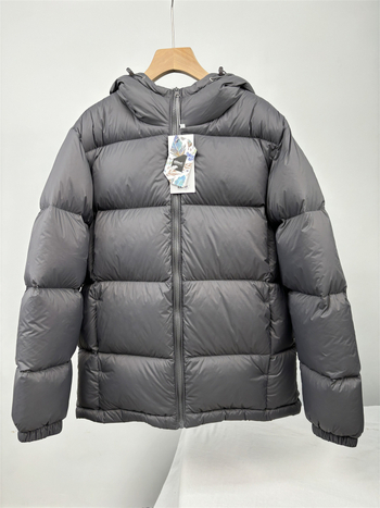 Férfi kapucnis, vastagított rövid down dzseki, fehér lúd tollal töltve 85–90%