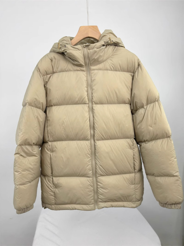 Férfi kapucnis, vastagított rövid down dzseki, fehér lúd tollal töltve 85–90%