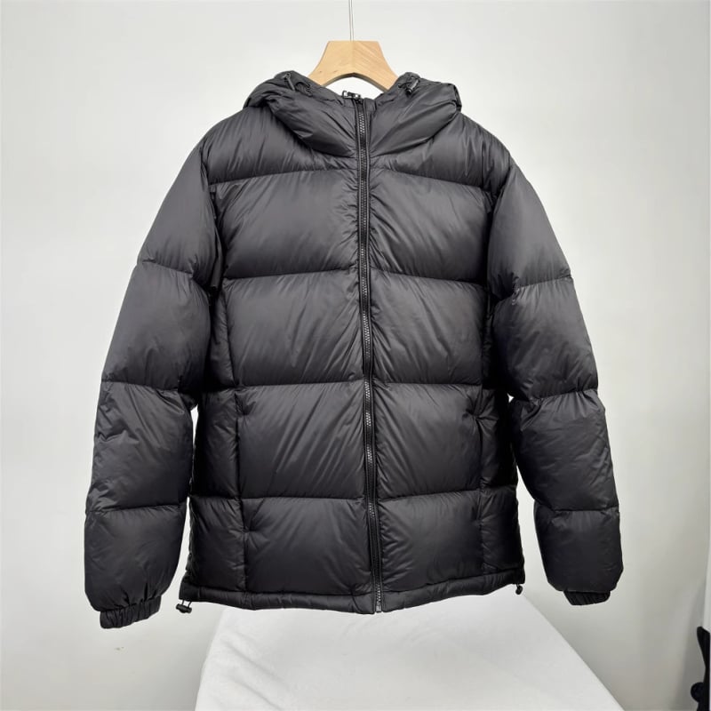 Férfi kapucnis, vastagított rövid down dzseki, fehér lúd tollal töltve 85–90%