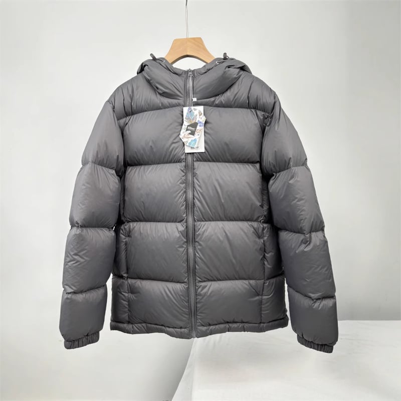 Férfi kapucnis, vastagított rövid down dzseki, fehér lúd tollal töltve 85–90%