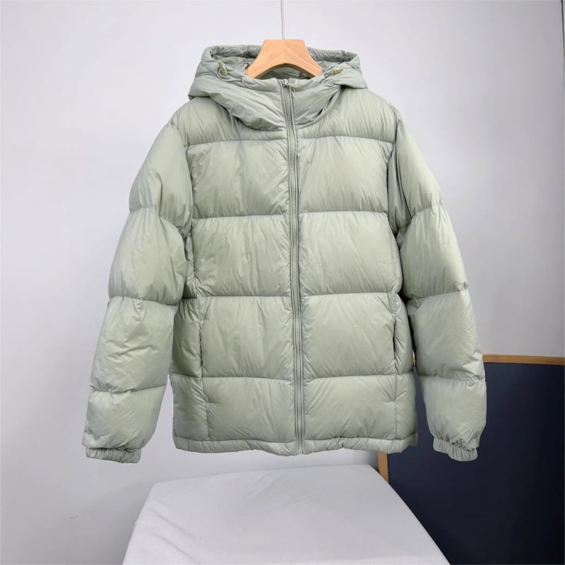 Férfi kapucnis, vastagított rövid down dzseki, fehér lúd tollal töltve 85–90%