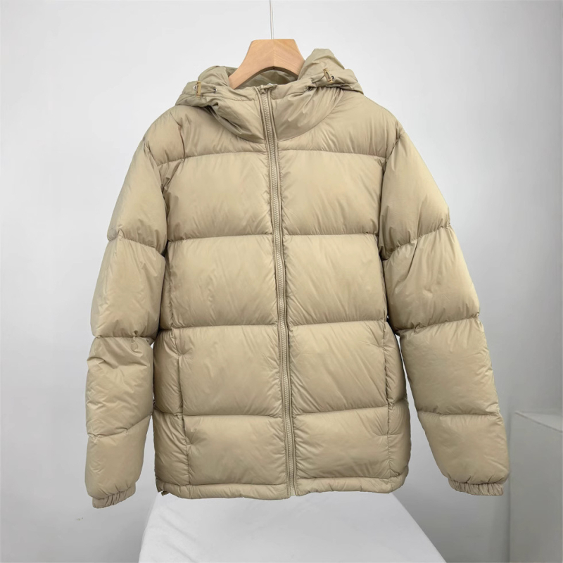 Férfi kapucnis, vastagított rövid down dzseki, fehér lúd tollal töltve 85–90%