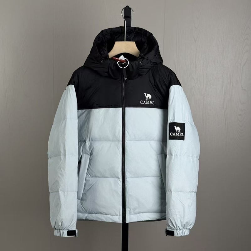 Fehér kacsa tollal töltött dzseki, pehelytartalom 81-85%, vízálló és foltálló, előre cipzárral