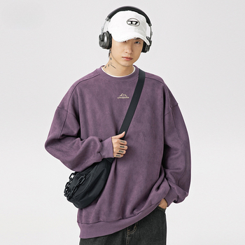 Férfi pulóver pamut bélésű, kerek nyakú, hosszú ujjú, laza szabású, text hímzés velúr részletekkel