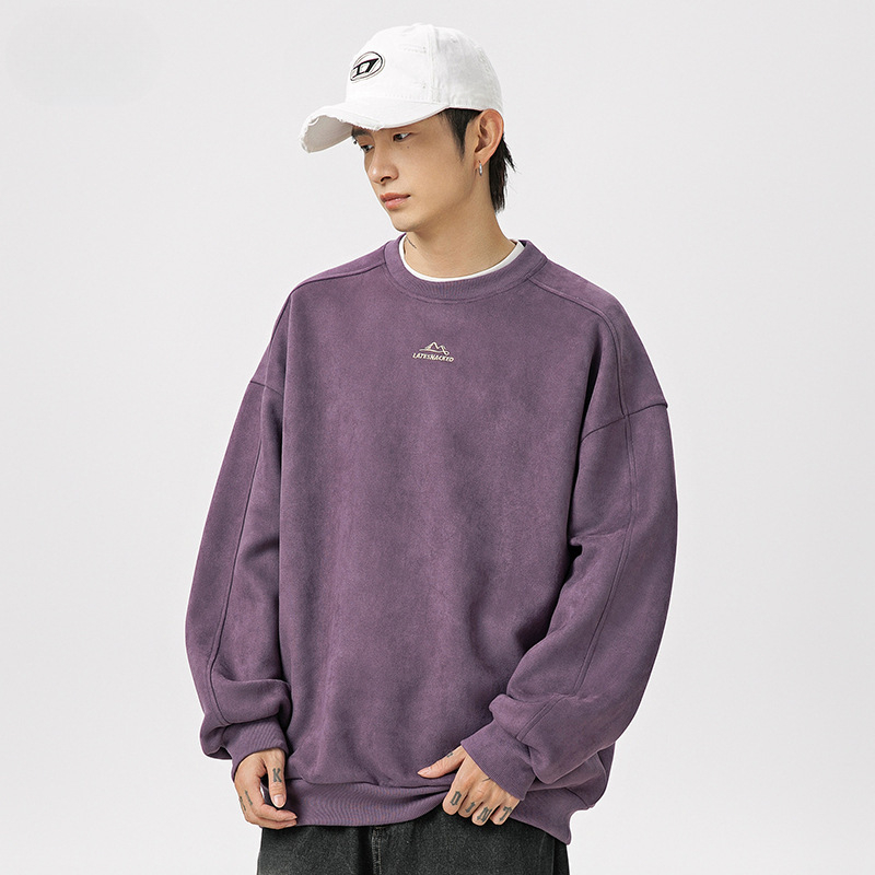 Férfi pulóver pamut bélésű, kerek nyakú, hosszú ujjú, laza szabású, text hímzés velúr részletekkel