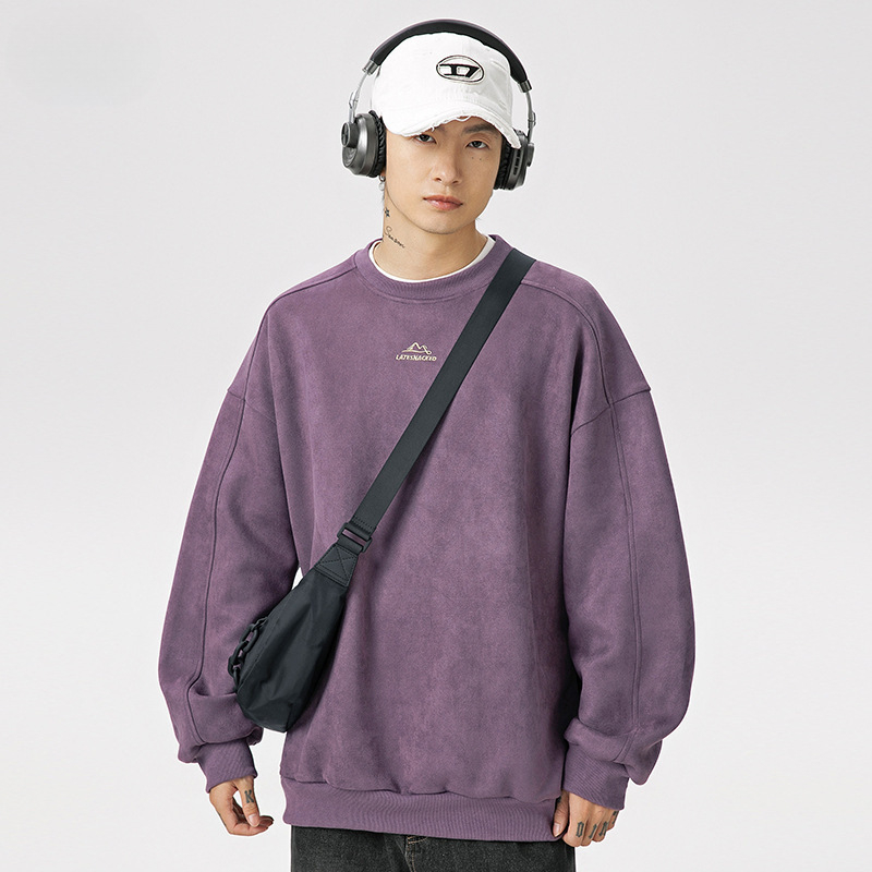 Férfi pulóver pamut bélésű, kerek nyakú, hosszú ujjú, laza szabású, text hímzés velúr részletekkel