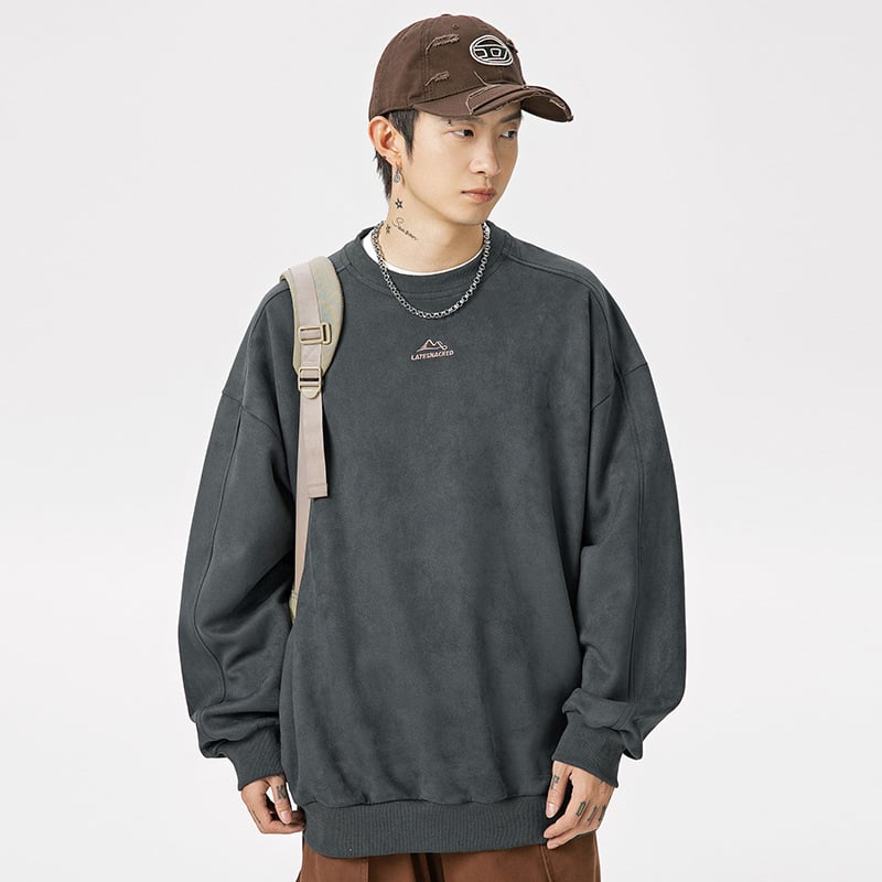 Férfi pulóver pamut bélésű, kerek nyakú, hosszú ujjú, laza szabású, text hímzés velúr részletekkel