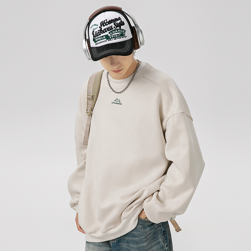 Férfi pulóver pamut bélésű, kerek nyakú, hosszú ujjú, laza szabású, text hímzés velúr részletekkel