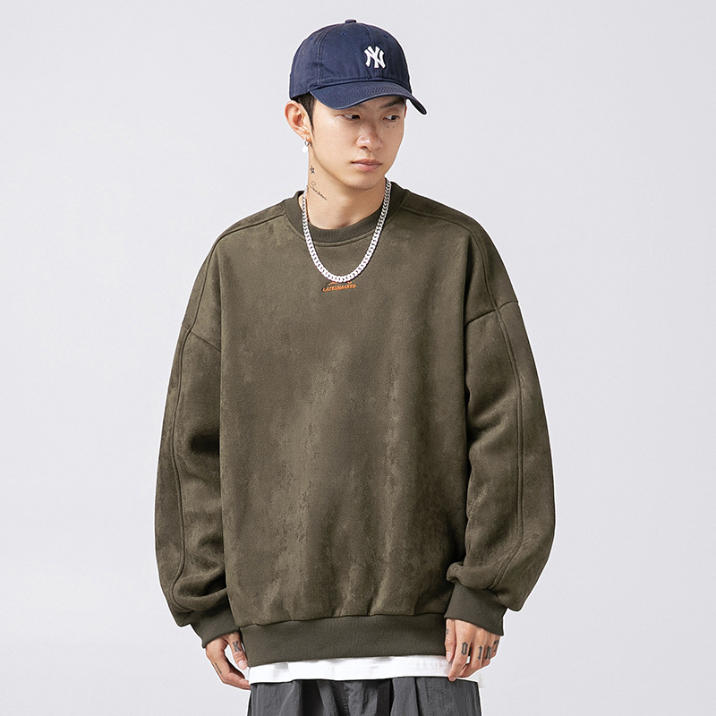 Férfi pulóver pamut bélésű, kerek nyakú, hosszú ujjú, laza szabású, text hímzés velúr részletekkel