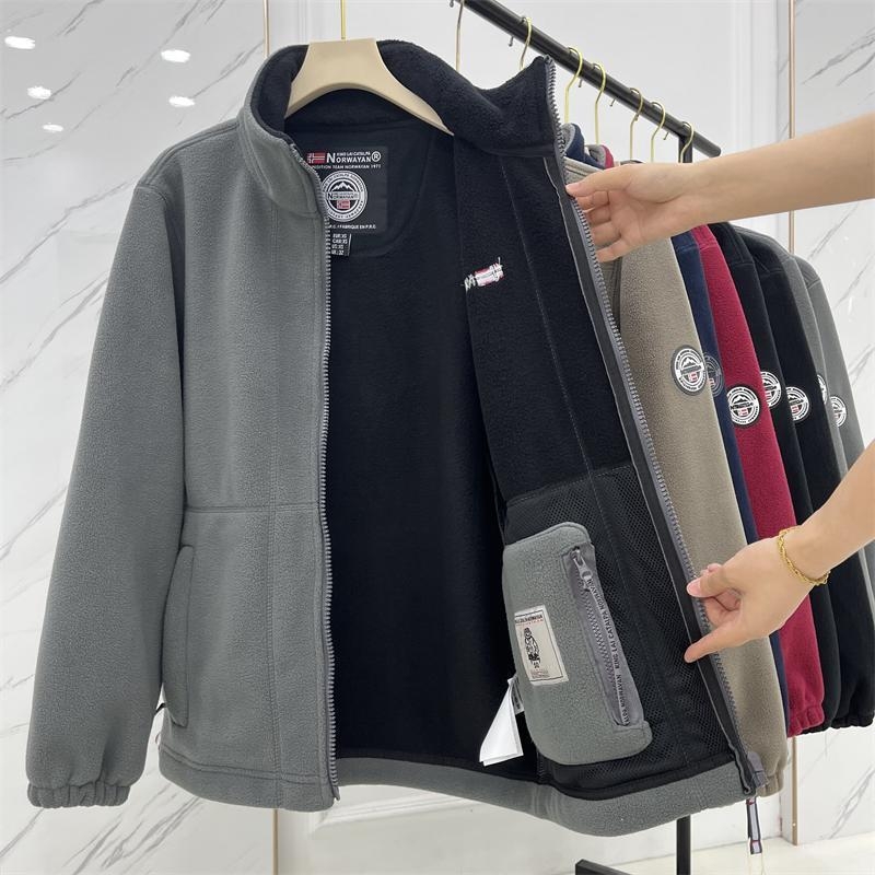 Férfi dupla oldalú vastag polárkabát álló gallérral, cipzárral, zsebekkel, lazán szabott fazon