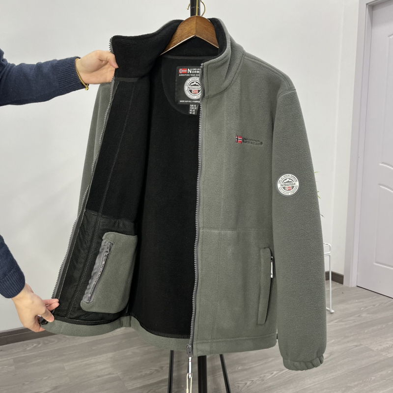 Férfi dupla oldalú vastag polárkabát álló gallérral, cipzárral, zsebekkel, lazán szabott fazon