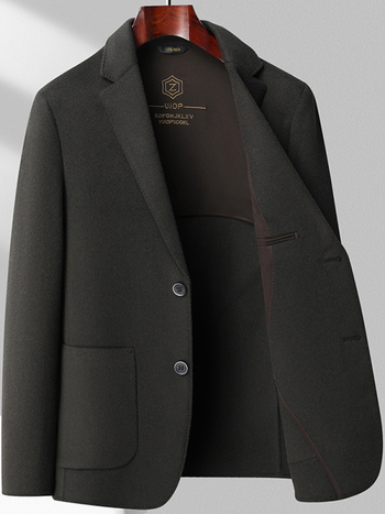Мъжко двустранно палто от 100% чиста овча вълна, зимно, бизнес стил; еднобортно закопчаване; прилягащ силует; основна материя: вълна 96%+; подплата: полиестер; яка: костюмна