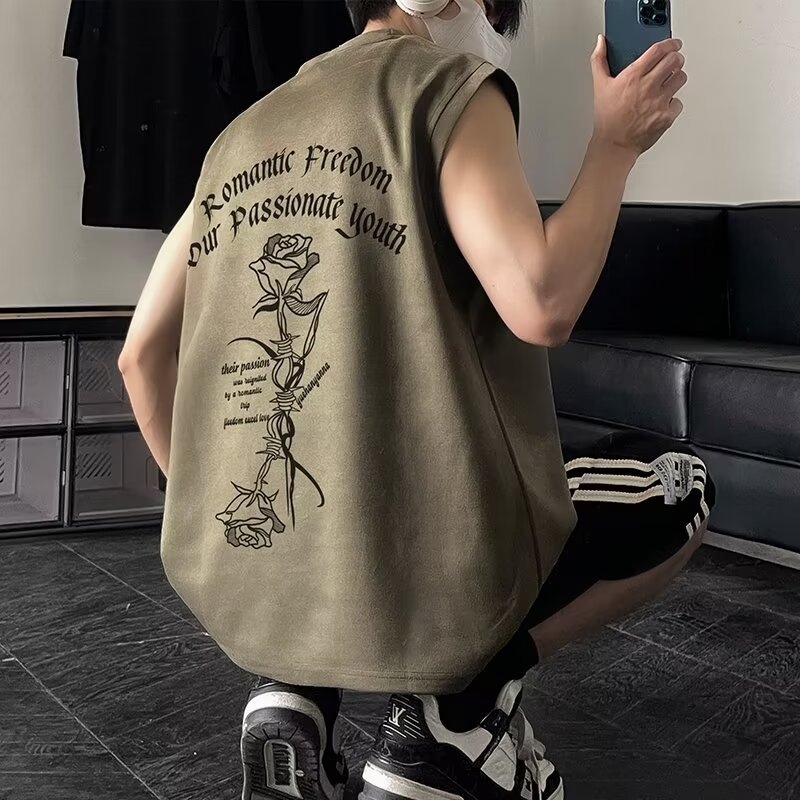 Férfi ujjatlan T-shirt-vest, japán retro stílus, laza szabás, kefézett Vinylon‑polyészter anyaga, nyár 2024