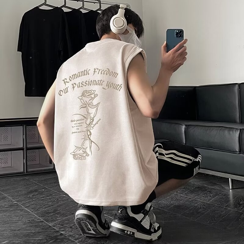 Férfi ujjatlan T-shirt-vest, japán retro stílus, laza szabás, kefézett Vinylon‑polyészter anyaga, nyár 2024