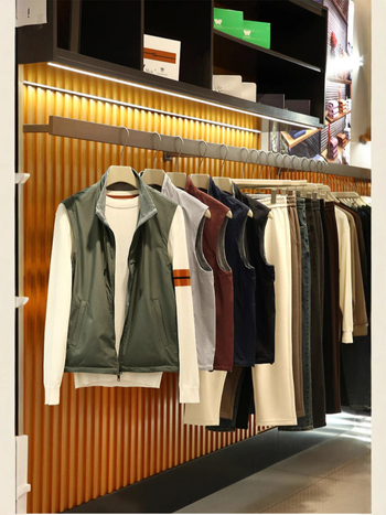 Férfi flízes béléses mellény, álló gallérral, cipzárral, több zsebbel, vastag anyaggal