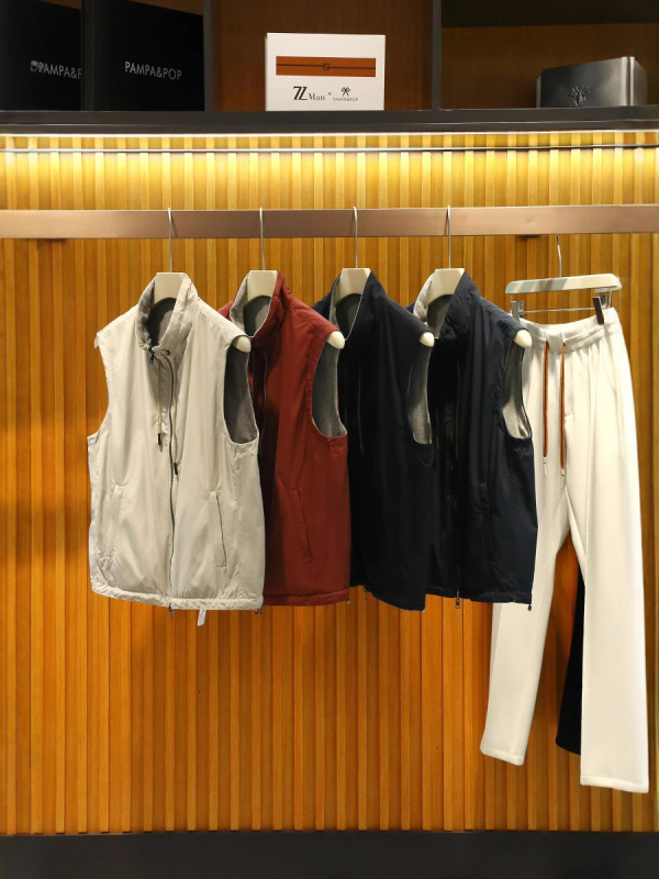 Férfi flízes béléses mellény, álló gallérral, cipzárral, több zsebbel, vastag anyaggal