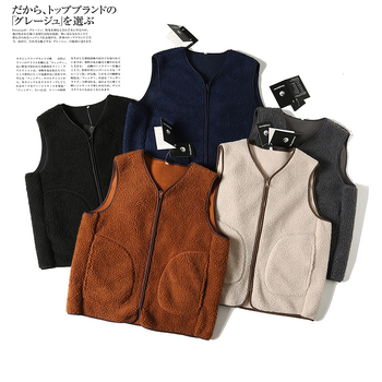 Férfi kapucnis kardigán mellény, karcsúsított szabás, V-nyak, kétsoros záródás, csíkos poliészter, őszi 2024