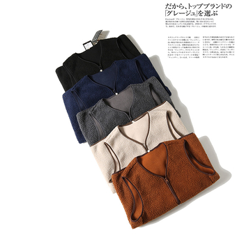 Férfi kapucnis kardigán mellény, karcsúsított szabás, V-nyak, kétsoros záródás, csíkos poliészter, őszi 2024