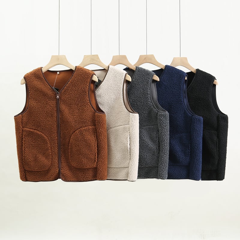 Férfi kapucnis kardigán mellény, karcsúsított szabás, V-nyak, kétsoros záródás, csíkos poliészter, őszi 2024