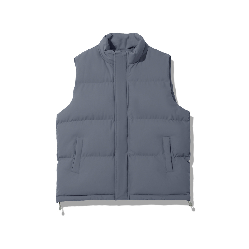 Pamutbetétes kabát kapucni nélkül, egyszínű, lazább szabású, álló gallérral; fő anyag: poliészter; töltet: más; zsebek: oldalsó varrat.