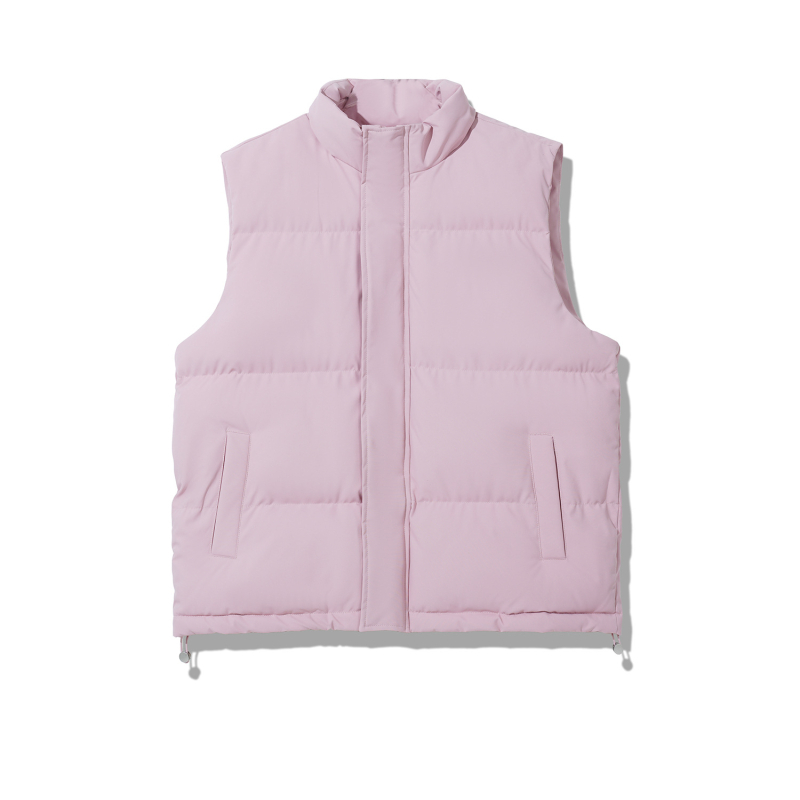 Pamutbetétes kabát kapucni nélkül, egyszínű, lazább szabású, álló gallérral; fő anyag: poliészter; töltet: más; zsebek: oldalsó varrat.