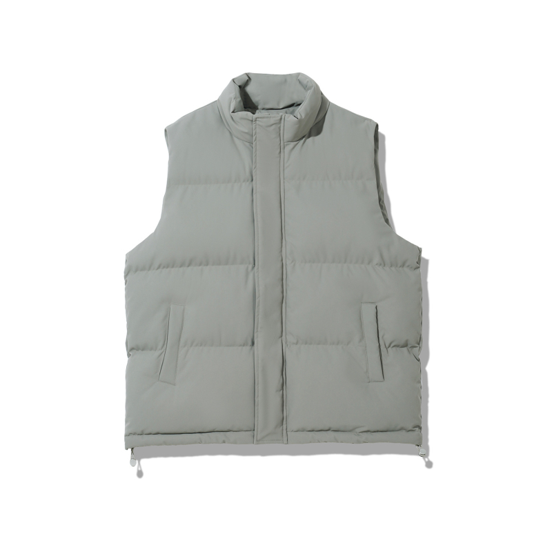 Pamutbetétes kabát kapucni nélkül, egyszínű, lazább szabású, álló gallérral; fő anyag: poliészter; töltet: más; zsebek: oldalsó varrat.