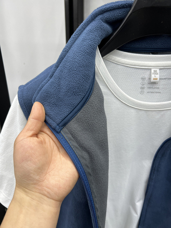 Férfi kapucnis fleecemellény cipzárral - álló gallér, egyszínű poliészter, vékony anyag