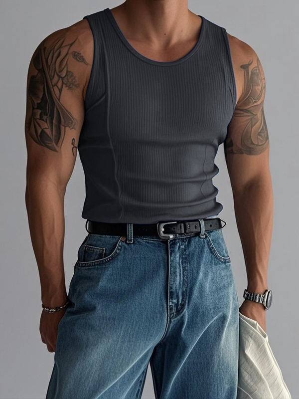 Vīriešu sporta veste bez piedurknēm ar vertikālām svītrām, 90% poliesteris, apaļš kakla izgriezums, pieguļošs siluets