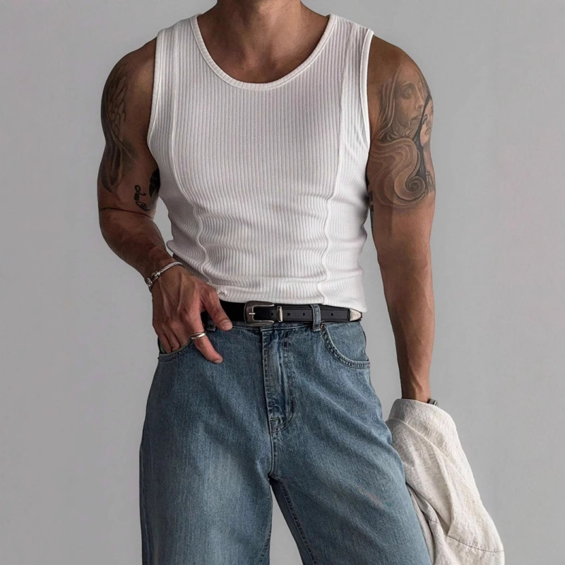 Vīriešu sporta veste bez piedurknēm ar vertikālām svītrām, 90% poliesteris, apaļš kakla izgriezums, pieguļošs siluets