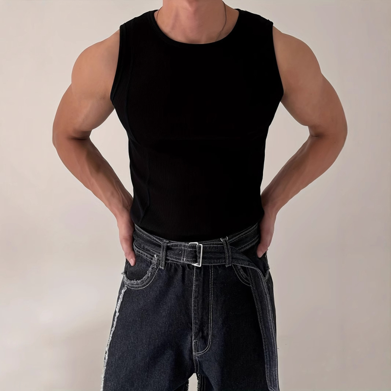 Vīriešu sporta veste bez piedurknēm ar vertikālām svītrām, 90% poliesteris, apaļš kakla izgriezums, pieguļošs siluets