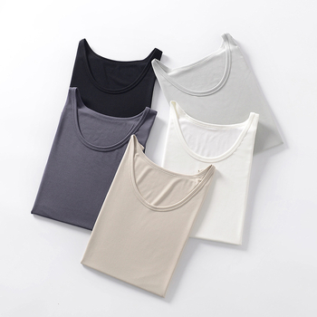 Vīriešu sporta veste, pielāgota piegriezums, bez piedurknēm, vienkrāsaina, modal-viskozes maisījums (91% viskoze, 9% spandeks), plāns audums