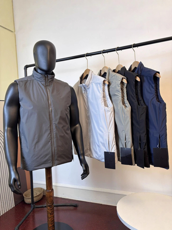 Férfi pamutból készült mellény álló gallérral, szélvédett, vastag, töltet: poliészter szál, fő anyag: poliészter