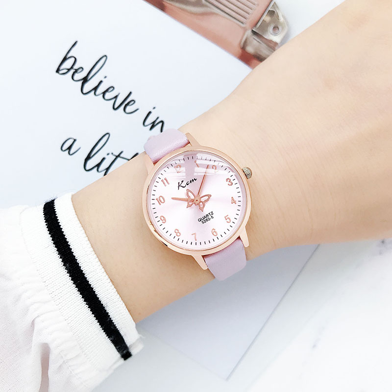 Forgó pillangó mutatóval rendelkező karóra, kvarc SL68 mozgás, 10 m vízállóság, számlap átmérője 30,5 mm, ötvözet tokozat, PU szíj