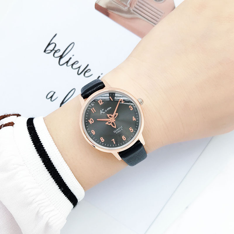 Forgó pillangó mutatóval rendelkező karóra, kvarc SL68 mozgás, 10 m vízállóság, számlap átmérője 30,5 mm, ötvözet tokozat, PU szíj