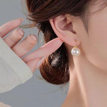 Under the Banyan Tree márkájú 925 ezüst fülbevaló, kör alakú gyöngy, U‑alakú lógó, retro stílus – Irodalom és Művészet