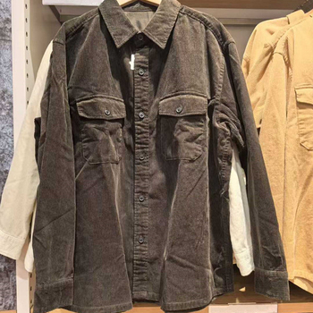 Marškiniai Corduroy, ilgos rankovės, smaili apykaklė, laisvas kirpimas, retro stilius; orui laidus linas 96%+